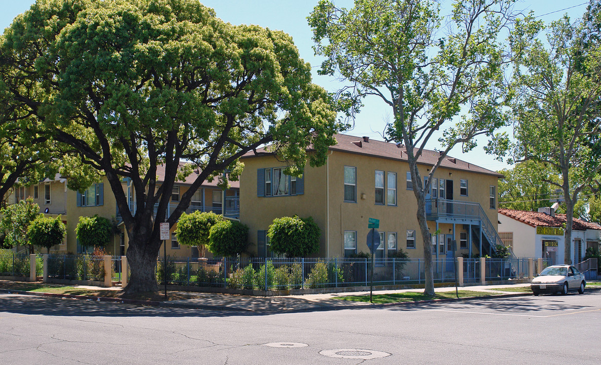 202 E Walnut St in Santa Ana, CA - Building Photo