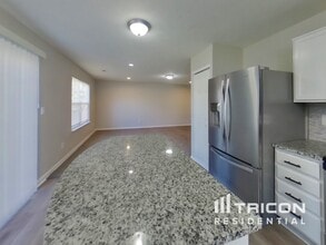 11268 Lucky Dan Dr in Noblesville, IN - Foto de edificio - Building Photo