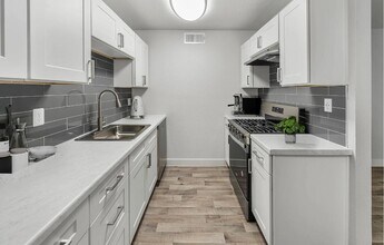 2025 W Indian School Rd, Unit 1 in Phoenix, AZ - Building Photo - Building Photo