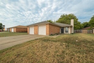 804 White Rock St in Saginaw, TX - Building Photo