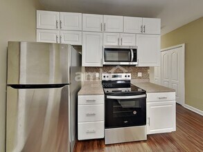 105 Woodland Dr in Jamestown, NC - Building Photo - Building Photo