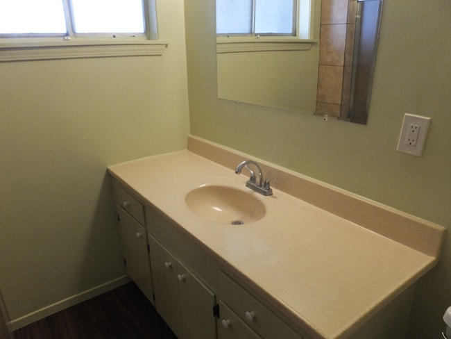 6890 N Paramount Blvd in Long Beach, CA - Building Photo - Building Photo