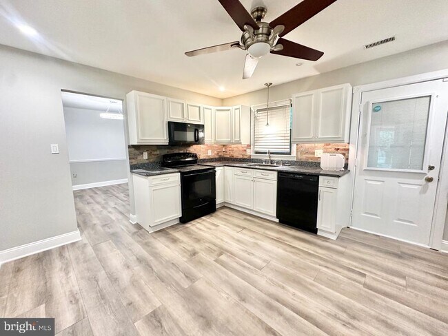 9 Beechwood Ave in Burlington, NJ - Building Photo - Building Photo