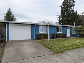 825 N Laventure Rd in Mount Vernon, WA - Building Photo