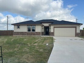 101 Growers Ave in Poteet, TX - Building Photo