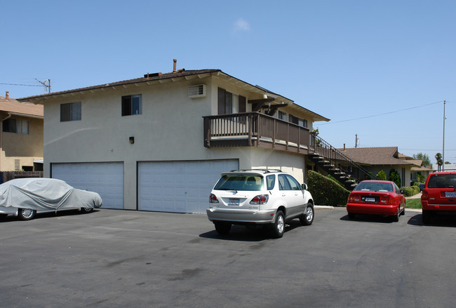 7552 Amazon Dr in Huntington Beach, CA - Building Photo - Building Photo