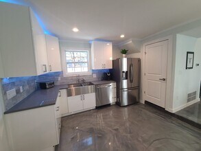 372 Plum St in Bastrop, TX - Building Photo - Building Photo
