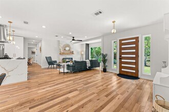 5102 Ravensdale Ln in Austin, TX - Building Photo - Building Photo