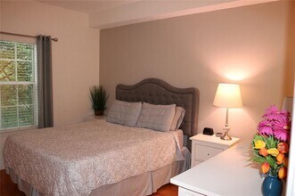 1074 Peachtree Walk NE in Atlanta, GA - Building Photo - Building Photo