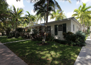 441-449 Santander Ave in Coral Gables, FL - Building Photo - Building Photo