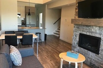 10 Beckwith Ln in Blue Mountains, ON - Building Photo - Building Photo