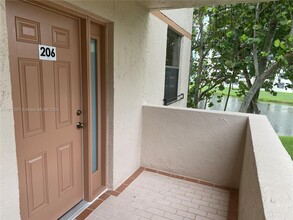 2768 Carambola Cir S in Coconut Creek, FL - Building Photo - Building Photo