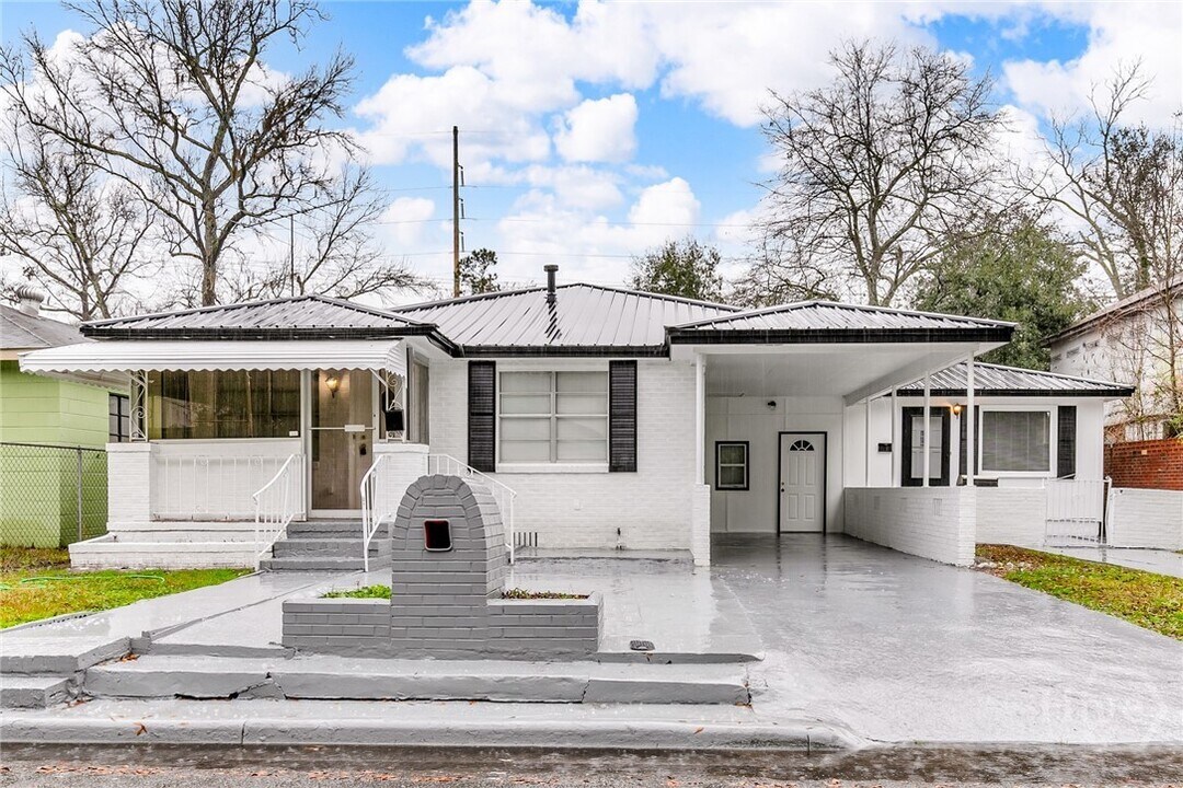 819 W 51st St in Savannah, GA - Building Photo