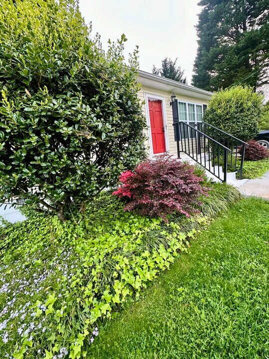 118 Drewsbury Dr in Greensboro, NC - Building Photo