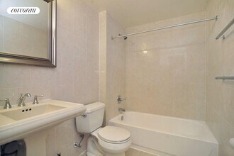 742 Fulton St in Brooklyn, NY - Building Photo - Building Photo