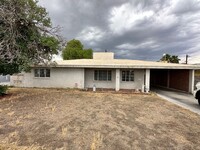 102 Erin Dr in Needles, CA - Foto de edificio - Building Photo