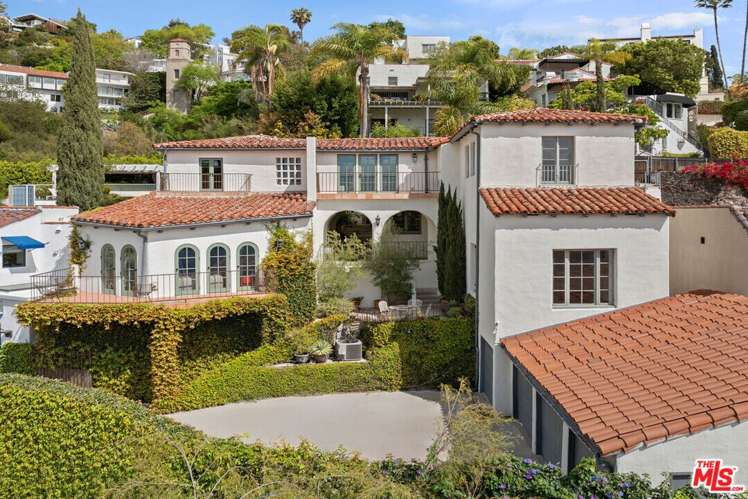 6856 Los Altos Pl in Los Angeles, CA - Building Photo