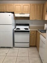 9360 Fontainebleau Blvd in Miami, FL - Building Photo