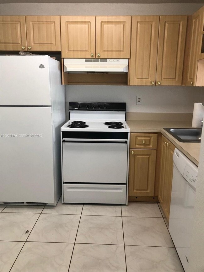 property at 9360 Fontainebleau Blvd