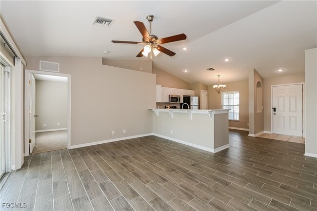 631 NE 1st Pl in Cape Coral, FL - Building Photo - Building Photo