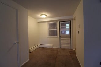72 Orchard St, Unit #2 in East Hartford, CT - Foto de edificio - Building Photo