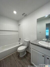 13819 Llama Pl photo'