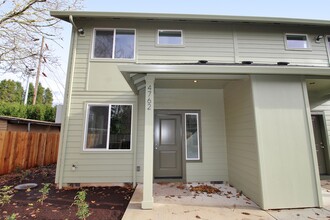 4762 SE 52nd Ave-Unit -4762 in Portland, OR - Foto de edificio - Building Photo