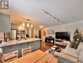 5 Paisley Blvd E in Mississauga, ON - Building Photo - Building Photo