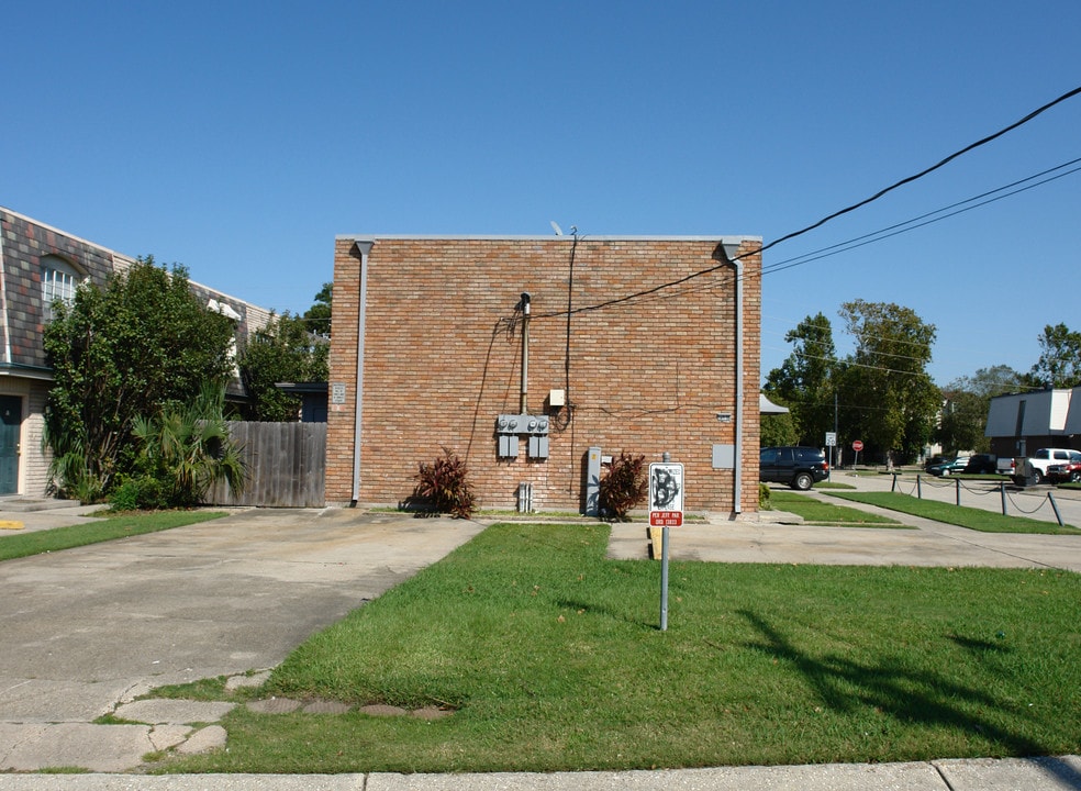 2501 Manson Ave in Metairie, LA - Building Photo