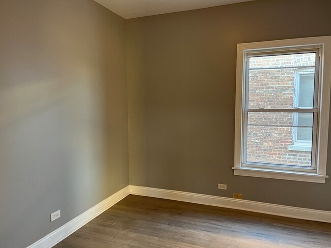 1451 N Massasoit Ave, Unit 2 in Chicago, IL - Building Photo - Building Photo