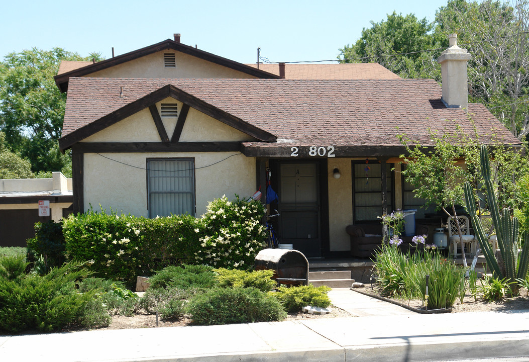 24806 Walnut St in Newhall, CA - Building Photo