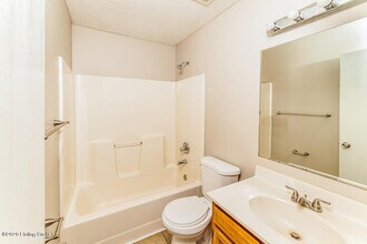 9625 Combs Ln in Louisville, KY - Building Photo - Building Photo