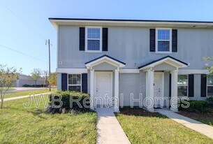 8401 McGirts Village Ln in Jacksonville, FL - Building Photo