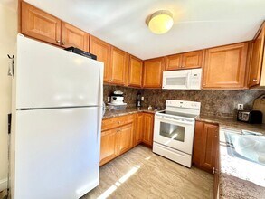 10 Roulston Rd in Windham, NH - Building Photo - Building Photo