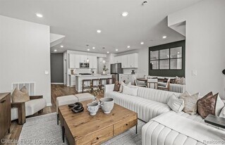 1433 Superior Dr in Milford, MI - Building Photo
