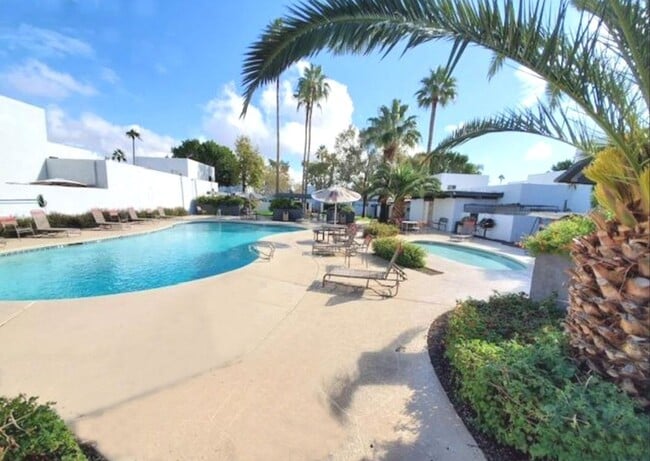 8552 E Indian School Rd in Scottsdale, AZ - Building Photo - Building Photo