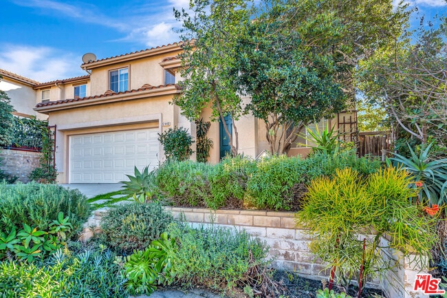 12440 La Cresta Way in Los Angeles, CA - Building Photo - Building Photo