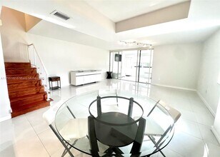 20341 NE 30th Ave in Aventura, FL - Foto de edificio - Building Photo