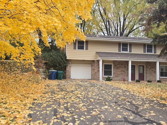 property at 5580 Shorewood Ln