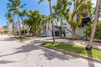 3862 NE 171 St in North Miami Beach, FL - Building Photo - Building Photo