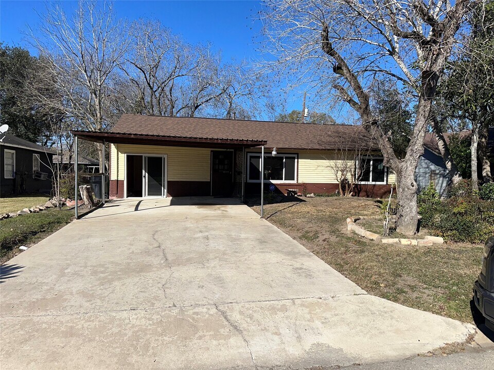 5715 Beldart St in Houston, TX - Building Photo