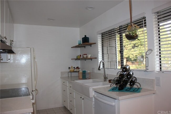 220 Springview in Irvine, CA - Foto de edificio - Building Photo