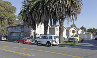 Towne Square Apartments in Hayward, CA - Building Photo