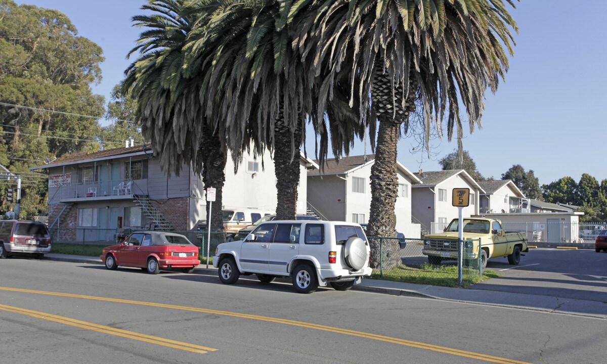 Towne Square Apartments in Hayward, CA - Building Photo