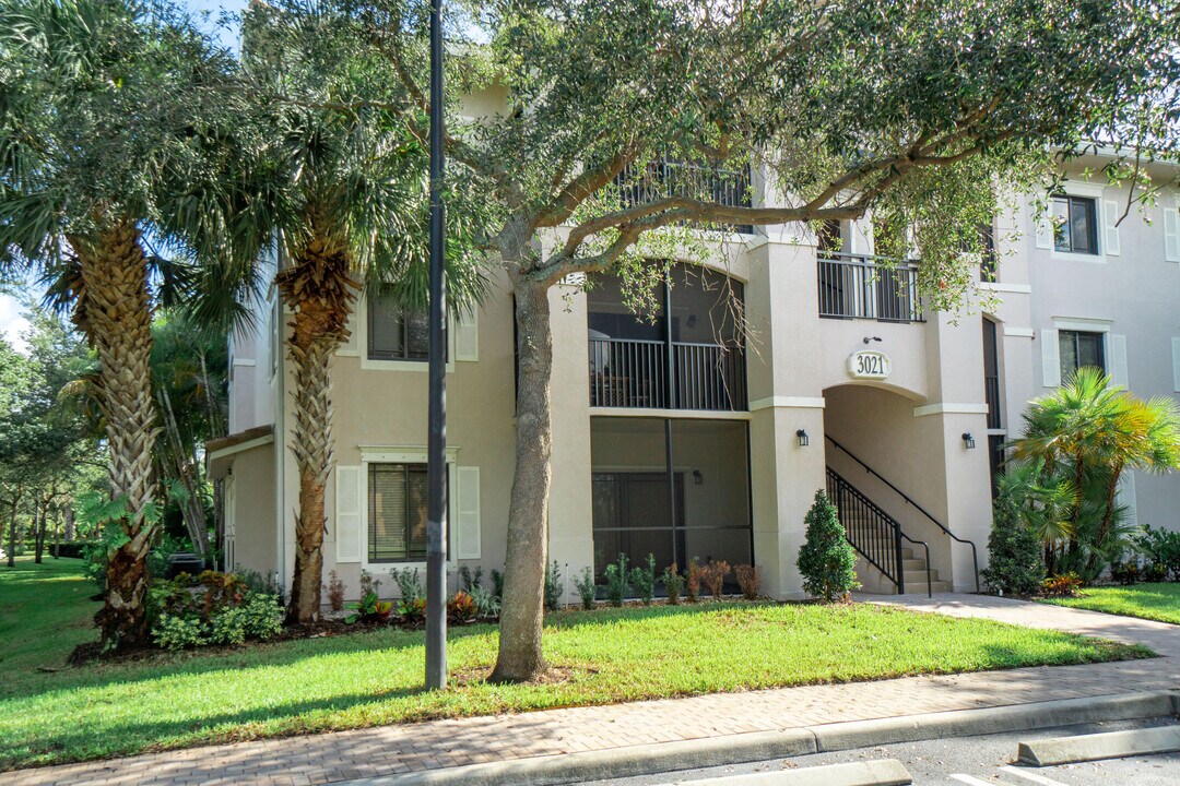 3021 Alcazar Pl in Palm Beach Gardens, FL - Building Photo