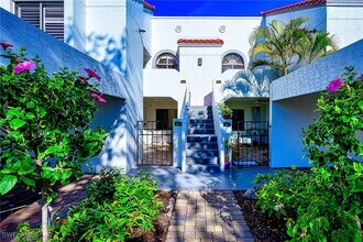 613 Beachwalk Cir in Naples, FL - Building Photo - Building Photo