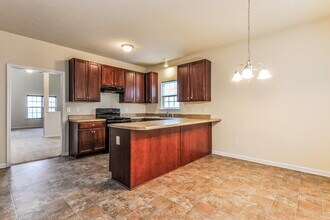 1056 S Philwood Ct in Fuquay Varina, NC - Building Photo - Building Photo