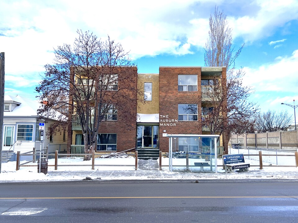 1631 4 St NW in Calgary, AB - Building Photo