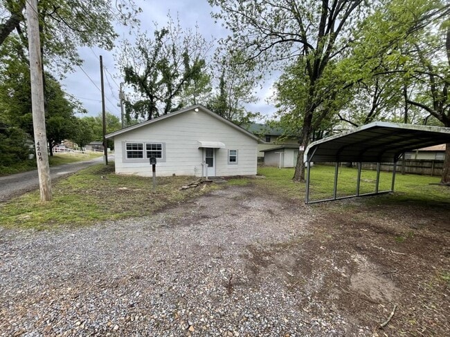 property at 420 N Oak Ave