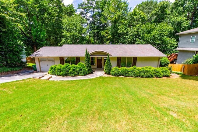 3014 Skyland Dr NE in Chamblee, GA - Building Photo - Building Photo